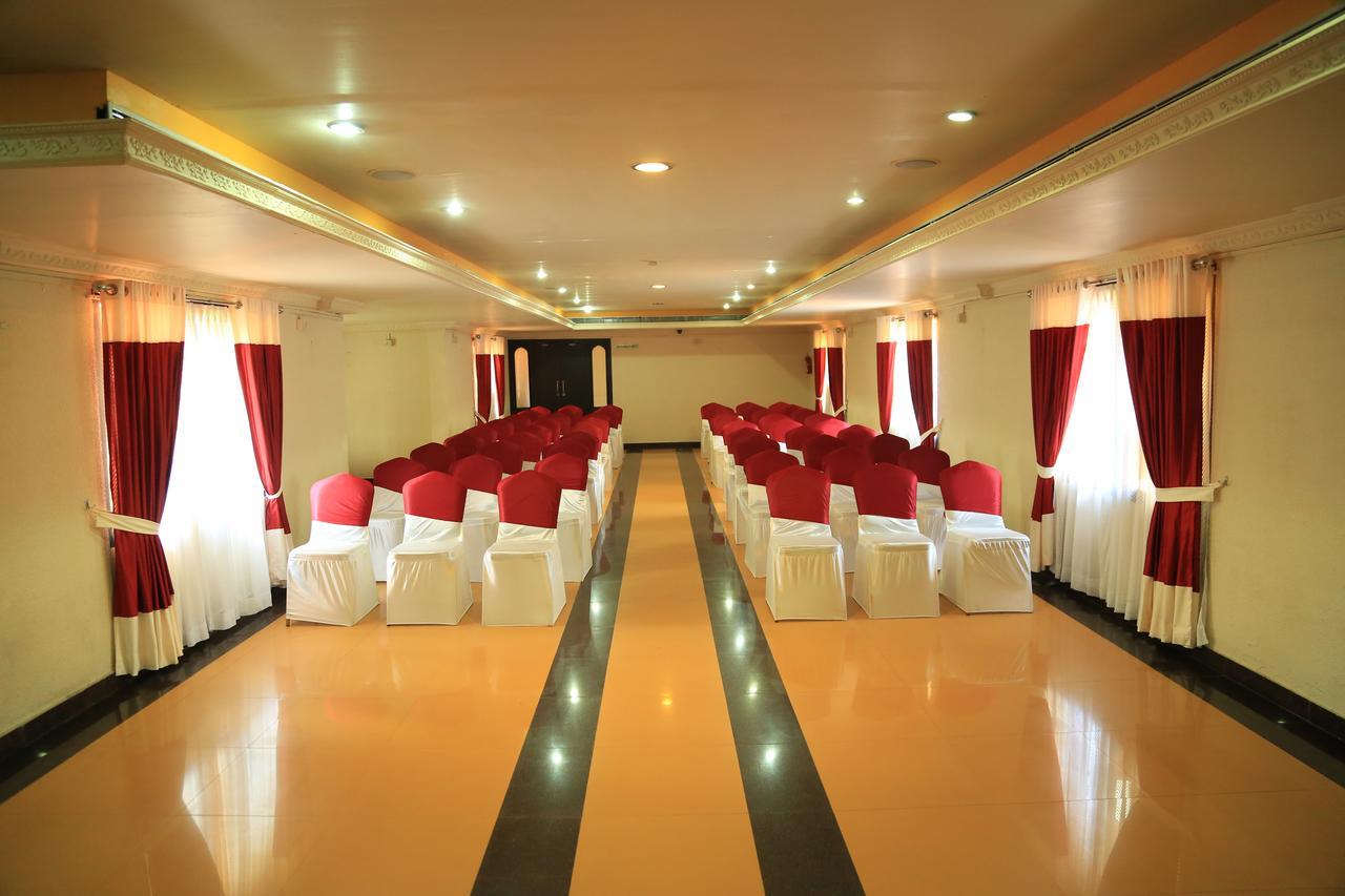 Capital O 46475 Gd International Redfort Hotel Nilambur Exterior photo