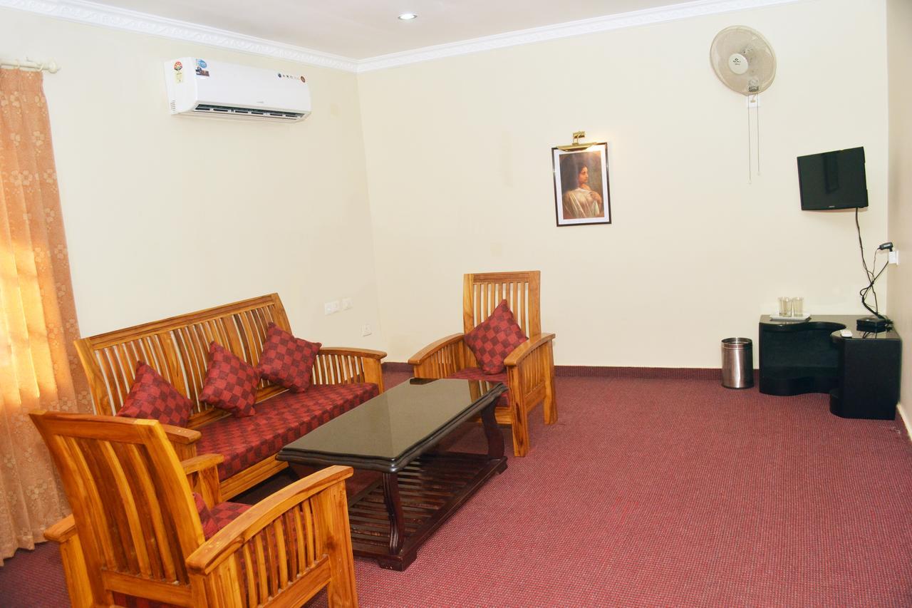 Capital O 46475 Gd International Redfort Hotel Nilambur Exterior photo